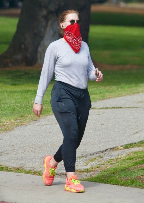Amy Adams Steps Out at Griffith Park in Los Angeles 03/24/2021 4