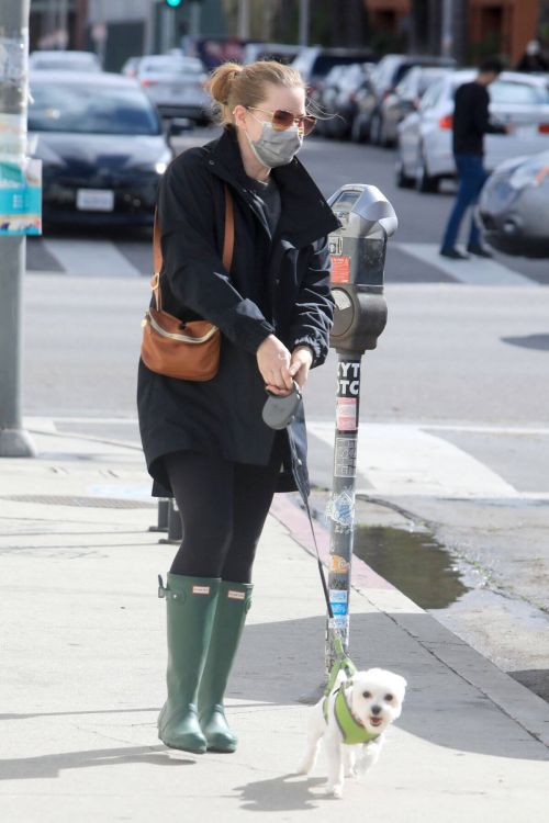 Amy Adams wears Mask for Safety as She is Out with Her Dogs in Los Angeles 03/10/2021 3
