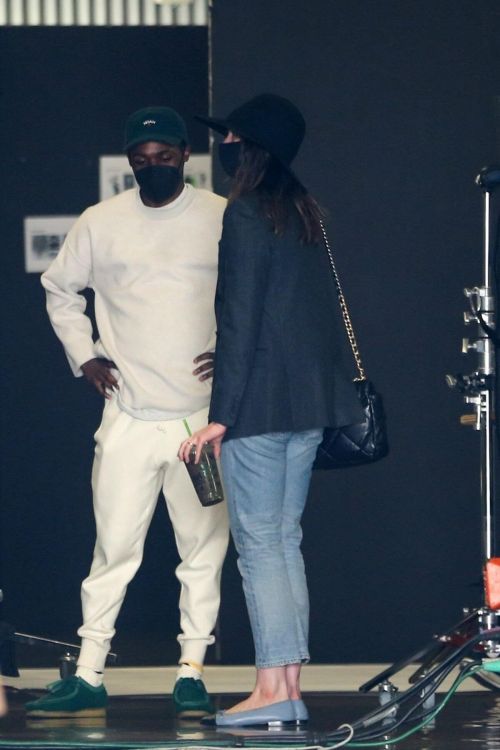 Anne Hathaway wears Black Blazer and Matching Fedora with Blue Denim as She Arrives at Milk Studios in Hollywood 03/12/2021 4