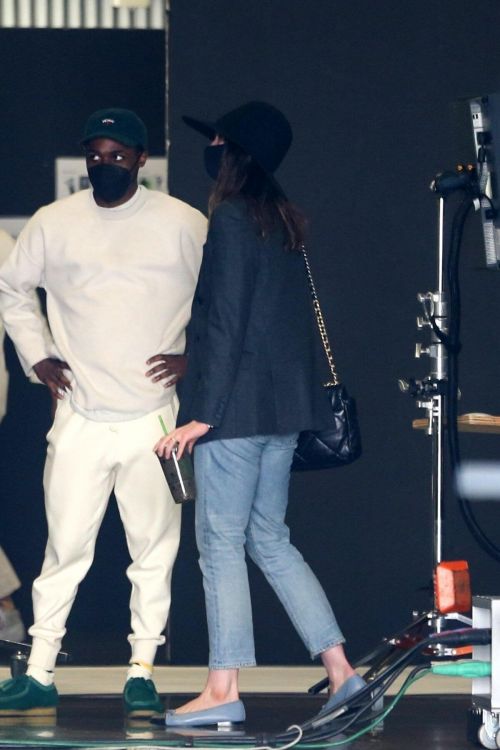 Anne Hathaway wears Black Blazer and Matching Fedora with Blue Denim as She Arrives at Milk Studios in Hollywood 03/12/2021 5