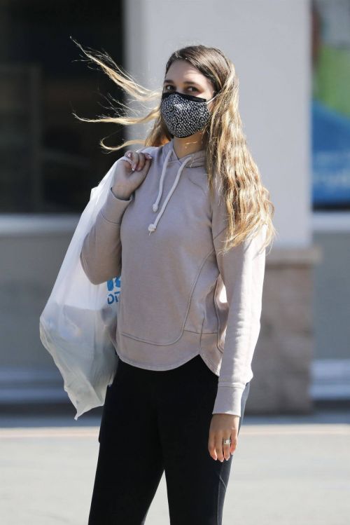 April Love Geary Looks Effortlessly Chic in Hoodie with Jeggings as She is Shopping at Ross in Los Angeles 03/12/2021 2