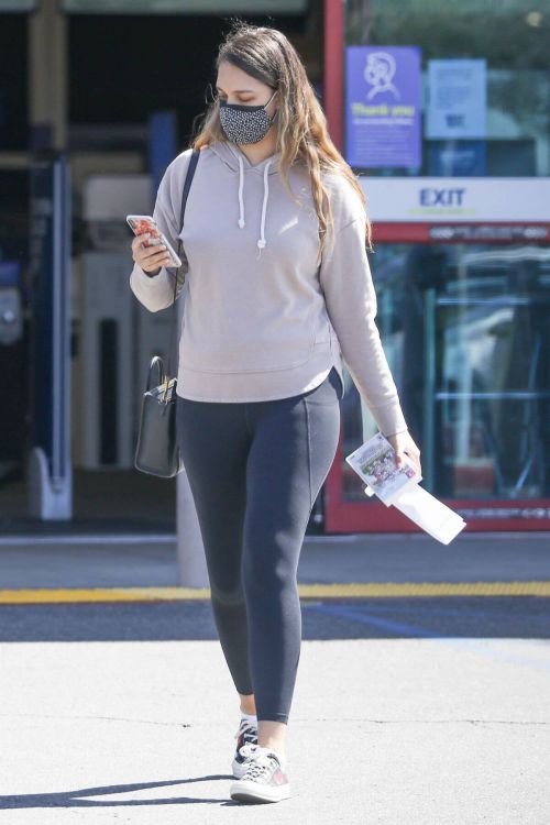 April Love Geary Looks Effortlessly Chic in Hoodie with Jeggings as She is Shopping at Ross in Los Angeles 03/12/2021 4