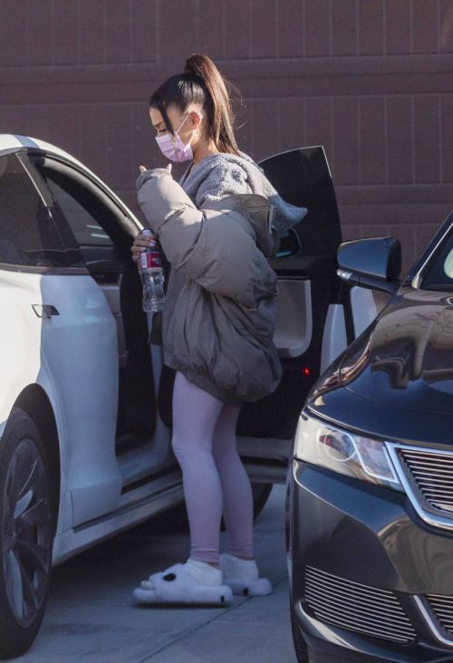 Ariana Grande Spotted at a Friend's House in Los Angeles 03/06/2021