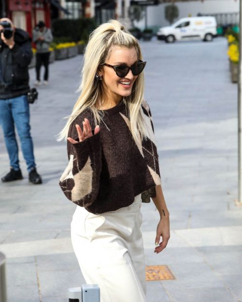 Ashley Roberts Looks Effortlessly Chic as She Spotted at Heart Radio Breakfast Show in London 03/11/2021 4