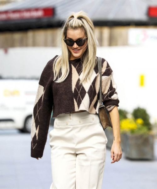 Ashley Roberts Looks Effortlessly Chic as She Spotted at Heart Radio Breakfast Show in London 03/11/2021 6