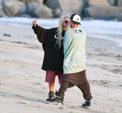 Avril Lavigne and Her Boyfriend Mod Sun Out at a Beach in Santa Monica 03/11/2021 2