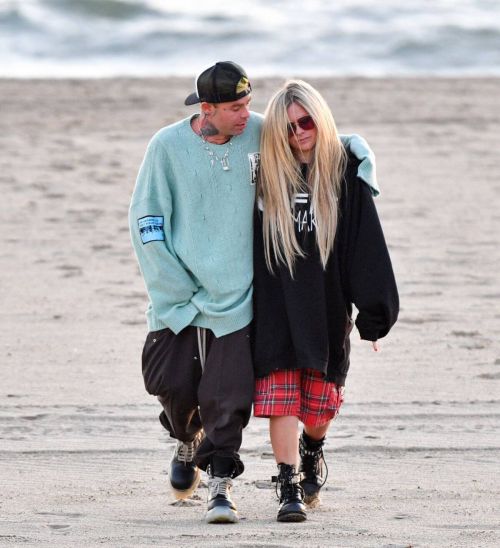 Avril Lavigne and Her Boyfriend Mod Sun Out at a Beach in Santa Monica 03/11/2021 5