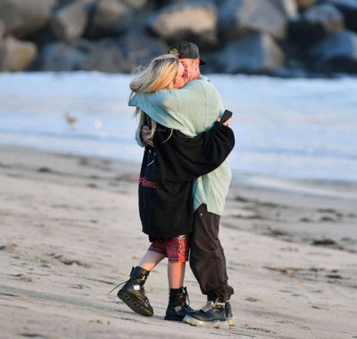 Avril Lavigne and Her Boyfriend Mod Sun Out at a Beach in Santa Monica 03/11/2021 7