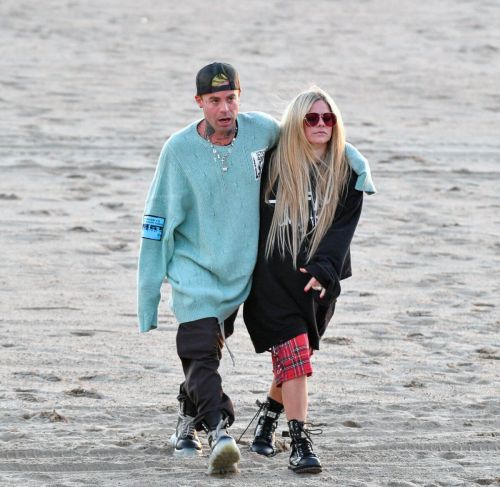 Avril Lavigne and Her Boyfriend Mod Sun Out at a Beach in Santa Monica 03/11/2021 8
