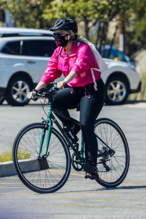 Bebe Rexha Steps Out for Shopping and Bike Ride in Santa Monica 03/21/2021 4