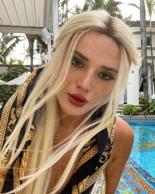 Bella Thorne Stylish Look - Instagram Photos 03/10/2021 2