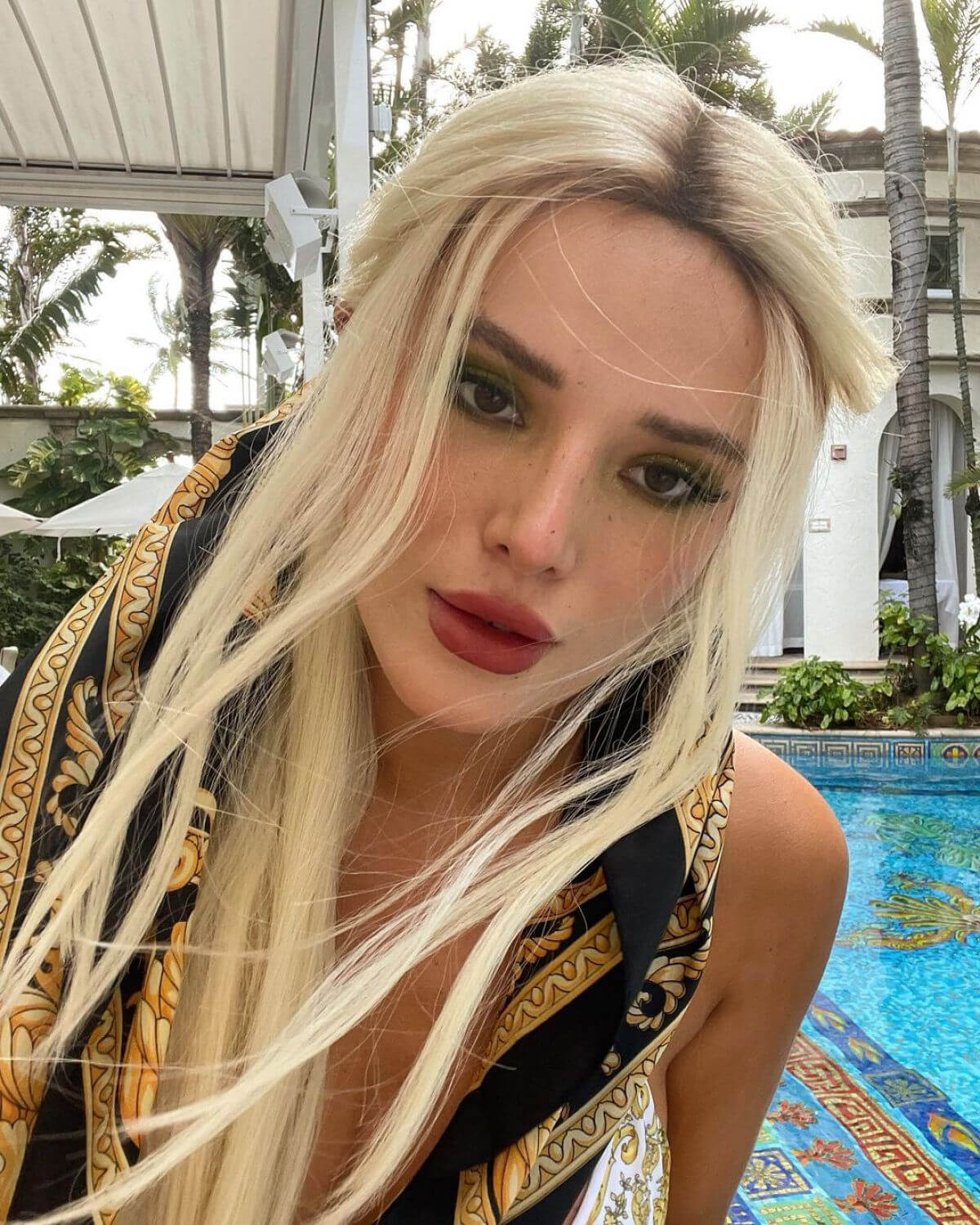 Bella Thorne Stylish Look - Instagram Photos 03/10/2021 2