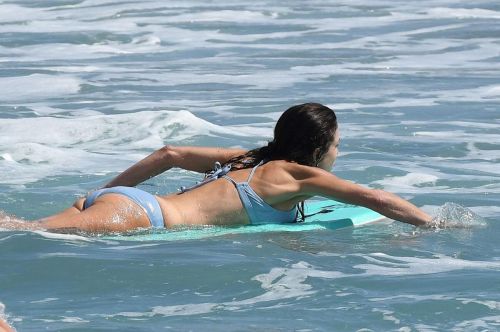 Bethenny Frankel Enjoys in Bikini at Surf Session in Florida 03/23/2021 1