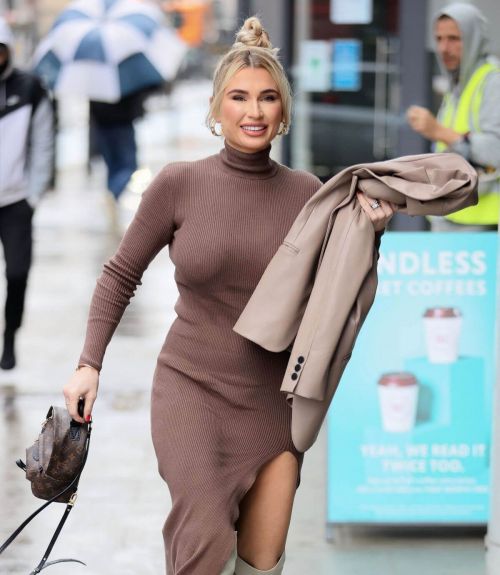 Billie Faiers in Thigh-High Split Dress Out and About in London 03/10/2021 6