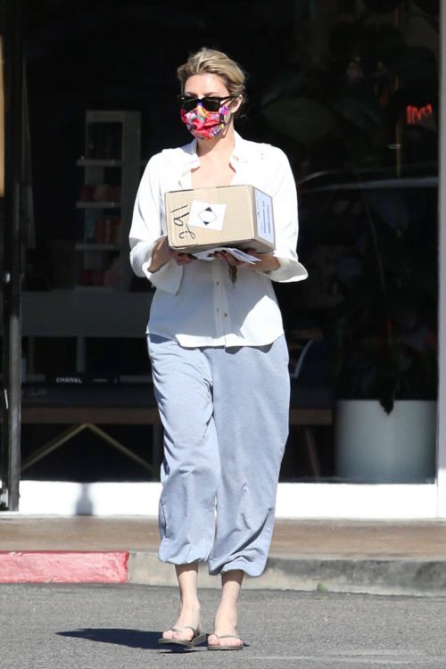 Brandi Glanville Spotted at a Post Office in Bel-Air 03/08/2021 4