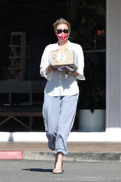 Brandi Glanville Spotted at a Post Office in Bel-Air 03/08/2021 5