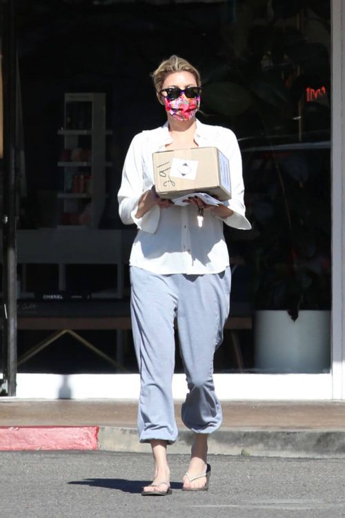 Brandi Glanville Spotted at a Post Office in Bel-Air 03/08/2021 6