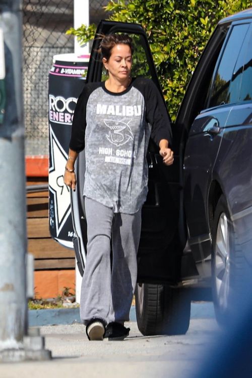 Brooke Burke Fuels Up Her Range Rover at Santa Monica Gas Station 03/13/2021