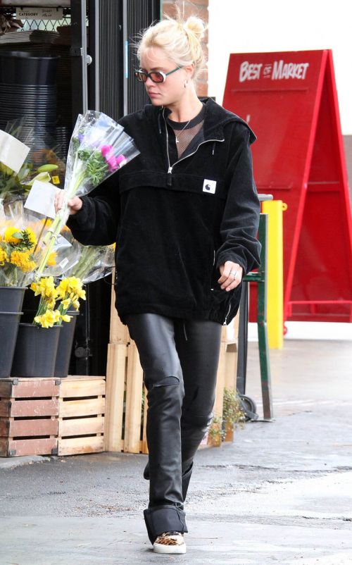 Brooke Perry Day Out for Buying Flowers in West Hollywood 03/10/2021 3
