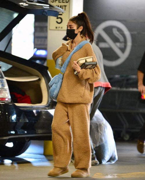 Chantel Jeffries Spotted at Erewhon Market in Los Angeles 03/12/2021 2