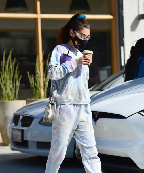 Chantel Jeffries Steps Out for Coffee in Los Angeles 03/21/2021