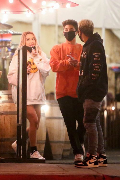 Charlotte Moss and Tana Mongeau Seen at Saddle Ranch in West Hollywood 03/12/2021 5