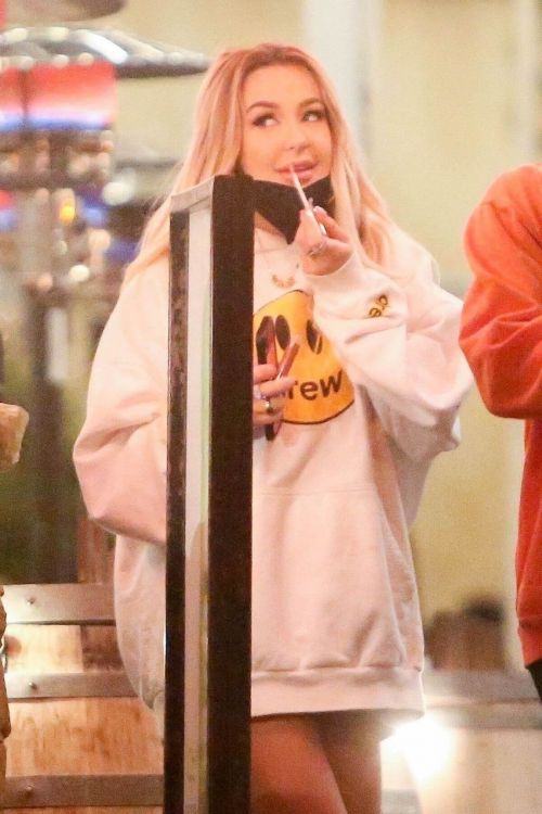 Charlotte Moss and Tana Mongeau Seen at Saddle Ranch in West Hollywood 03/12/2021 6