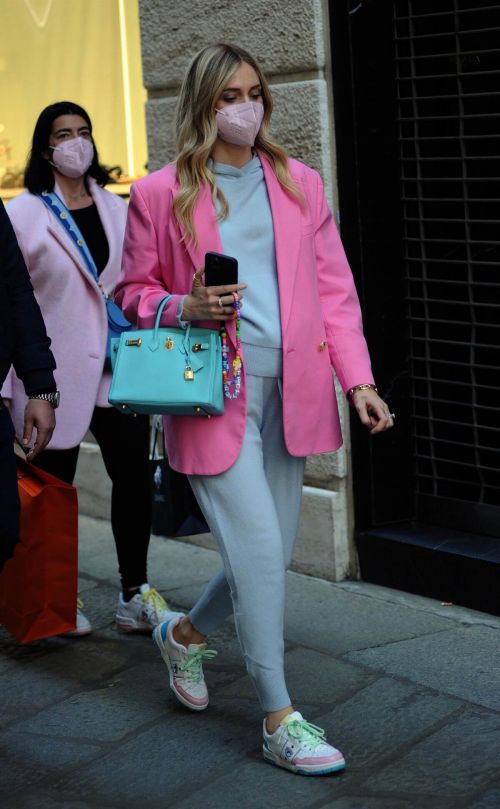 Chiara Ferragni in a Pink Blazer Out for Shopping in Milan 03/12/2021 1