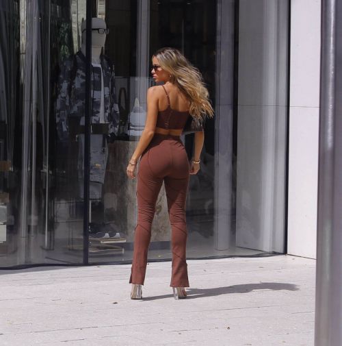 Cindy Prado Looks Effortlessly Chic at a Photoshoot in Miami 03/10/2021 2