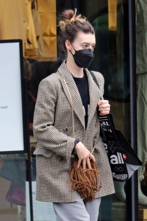 Daisy Edgar-Jones wears Check Blazer while Out for Shopping in Vancouver 03/14/2021