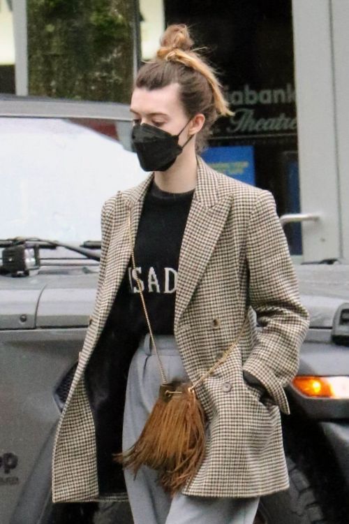 Daisy Edgar-Jones wears Check Blazer while Out for Shopping in Vancouver 03/14/2021 2