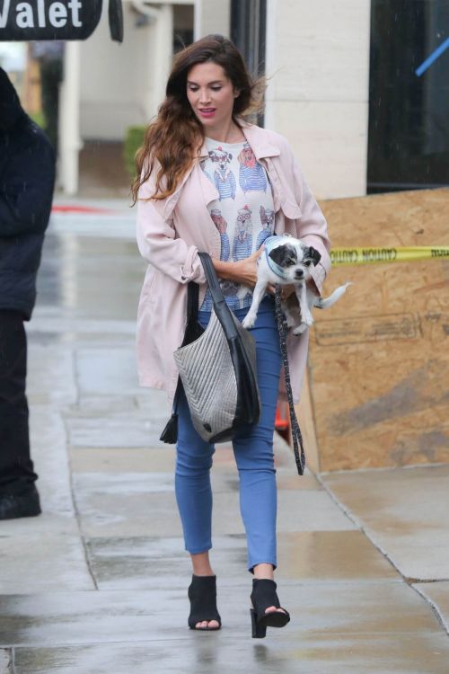 Elisa Jordana with her Pet at Urth Caffe in Los Angeles 03/10/2021 1