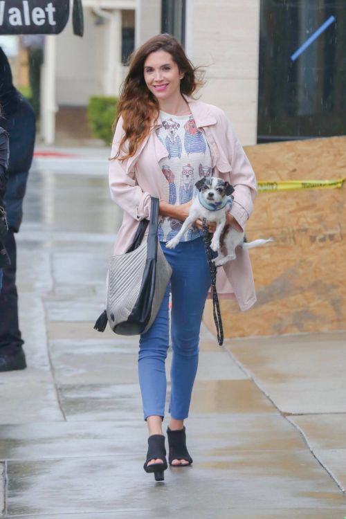Elisa Jordana with her Pet at Urth Caffe in Los Angeles 03/10/2021 4
