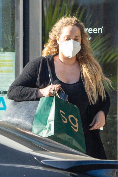 Elizabeth Berkley is Leaving Sweet Green in Los Angeles 03/25/2021 1