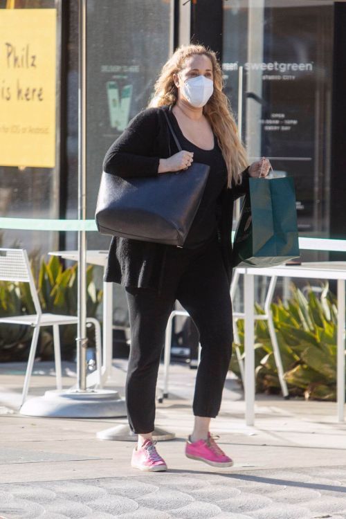Elizabeth Berkley is Leaving Sweet Green in Los Angeles 03/25/2021 3