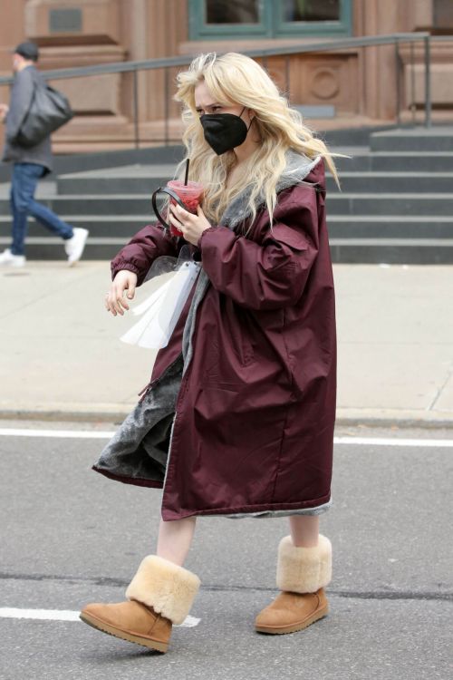 Emily Alyn Lind is Seen on the Set of Gossip Girl in New York 03/23/2021 1