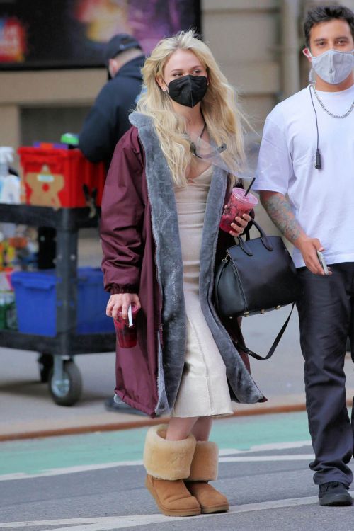 Emily Alyn Lind is Seen on the Set of Gossip Girl in New York 03/23/2021 4