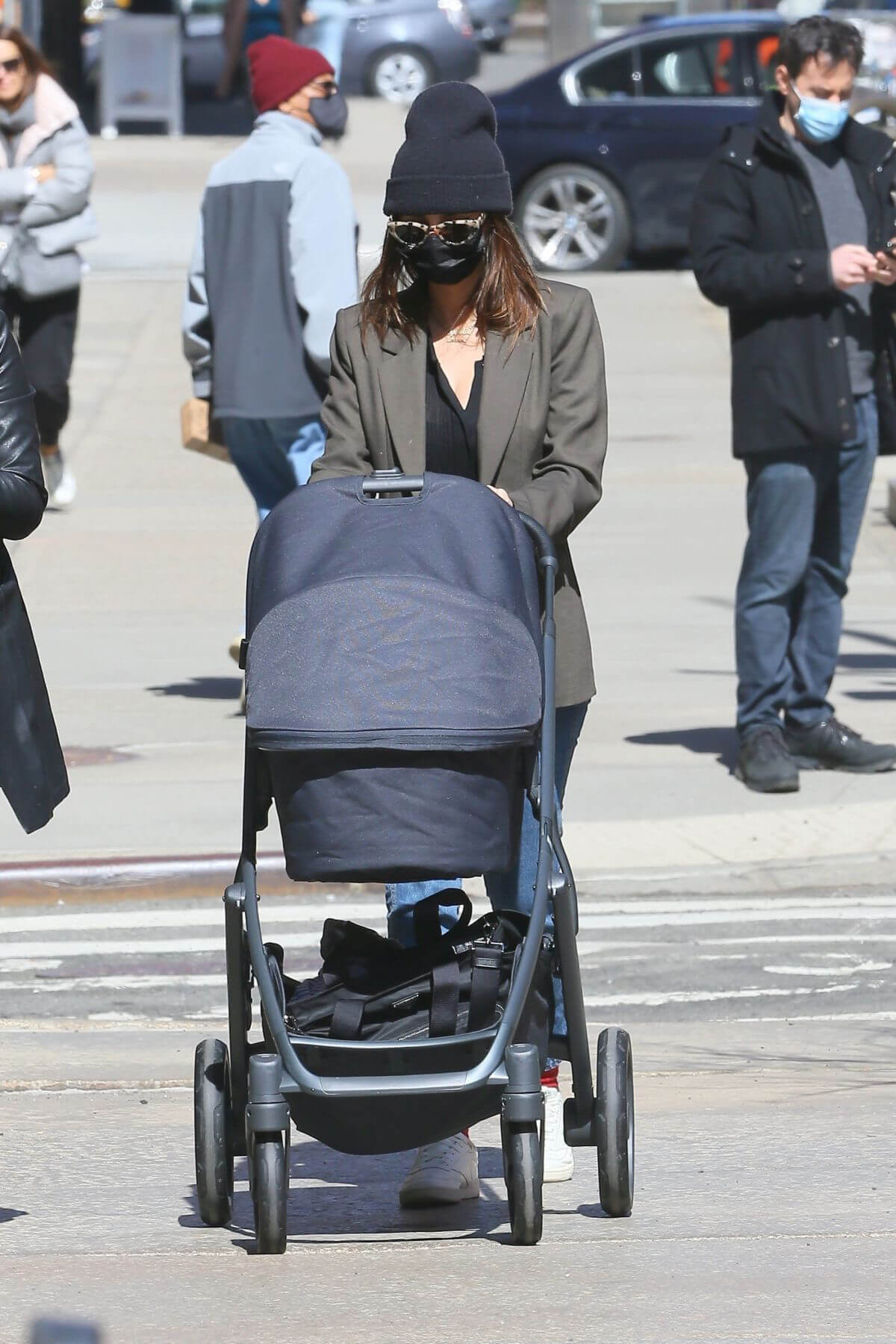 Emily Ratajkowski Day Out for Lunch in New York 03/20/2021