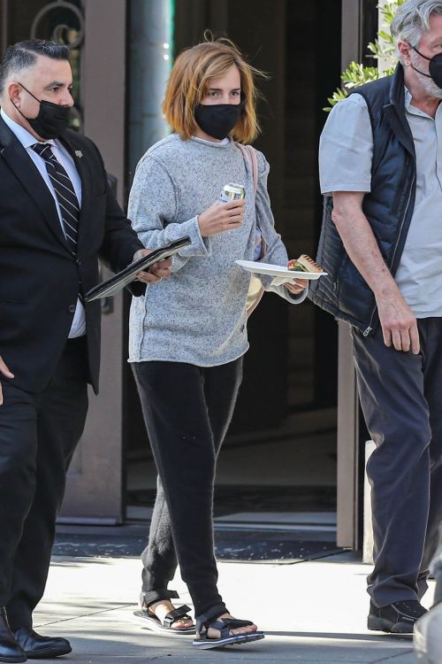 Emma Watson with Her Boy Friend Leaves a Tailor in Beverly Hills 03/10/2021 3