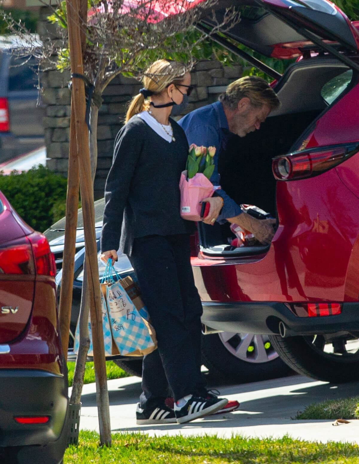 Felicity Huffman Arrived at a Friend's House in Lake Elsinore 03/21/2021
