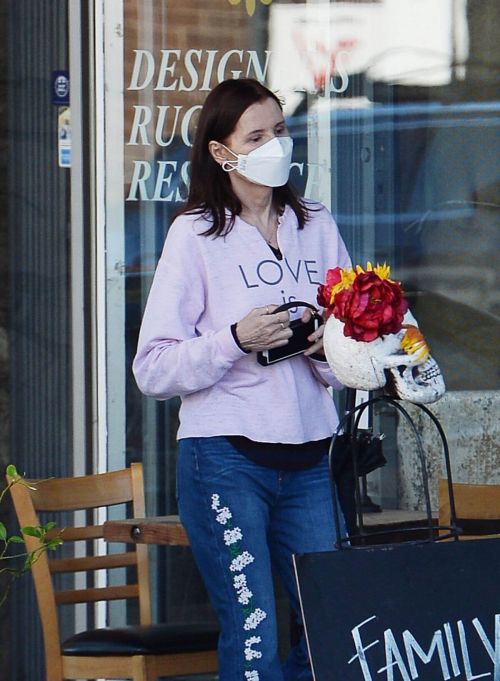 Geena Davis Out in Los Angeles 03/22/2021 1