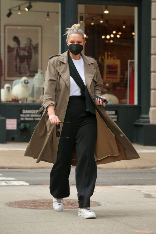 Georgina Burke Day Out in New York 03//24/2021