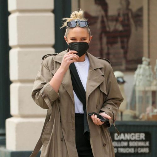 Georgina Burke Day Out in New York 03//24/2021 3