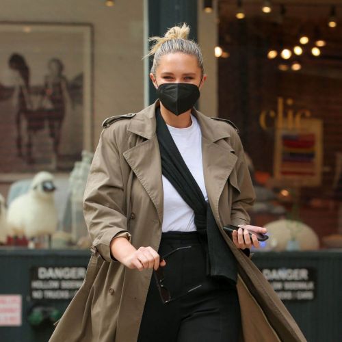 Georgina Burke Day Out in New York 03//24/2021 4