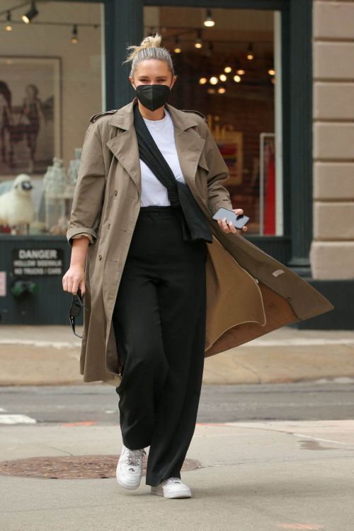 Georgina Burke Day Out in New York 03//24/2021 5