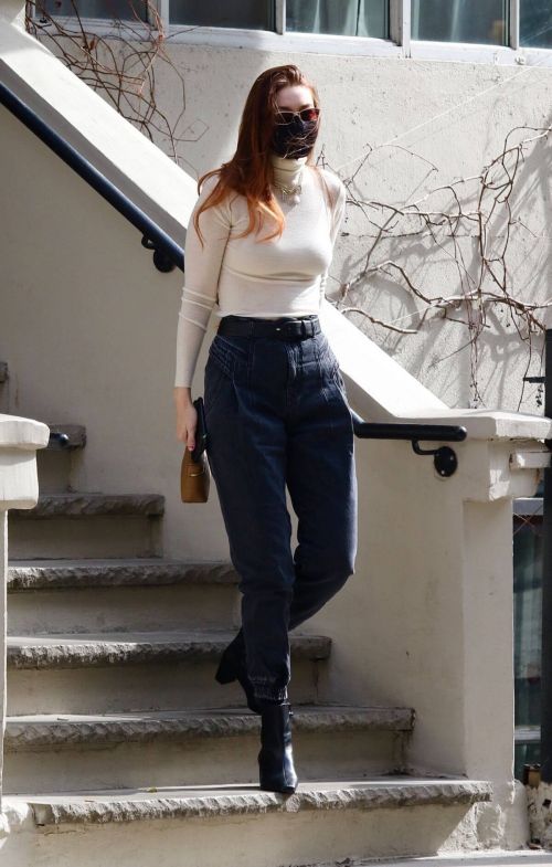 Gigi Hadid Looks Effortlessly Chic during Day Out in New York 03/12/2021 1
