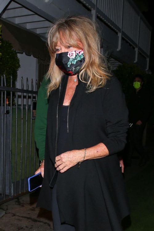 Goldie Hawn and Kurt Russell Step Out at Giorgio Baldi Restaurant in Santa Monica 03/10/2021 5