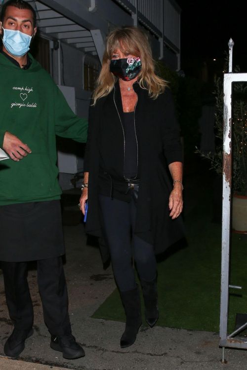 Goldie Hawn and Kurt Russell Step Out at Giorgio Baldi Restaurant in Santa Monica 03/10/2021 2