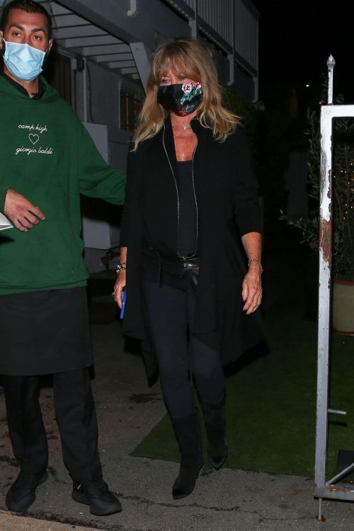Goldie Hawn and Kurt Russell Step Out at Giorgio Baldi Restaurant in Santa Monica 03/10/2021 5