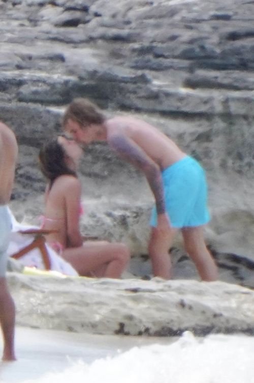 Hailey and Justin Bieber Day Out at a Beach in Turks and Caicos 03/21/2021 6
